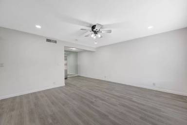 Main picture of 585 S Royal Crest Cir