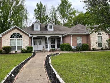 Main picture of 1208 River Bend Dr