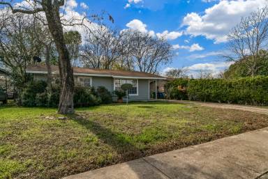 Main picture of 1222 Thorain Blvd