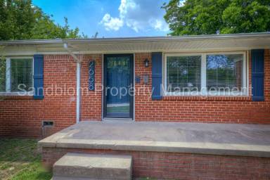 Main picture of 2658 S Vandalia Ave