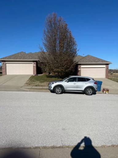 Main picture of 2209 W Parkview St