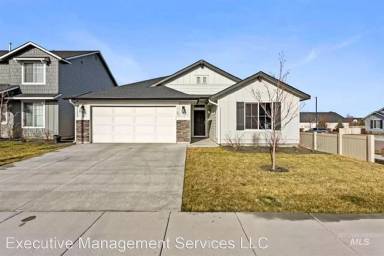 Main picture of 2165 N Bing Ave
