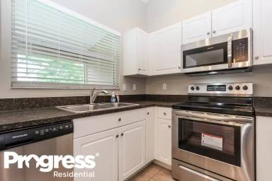 Main picture of 3031 SW 15th Ave