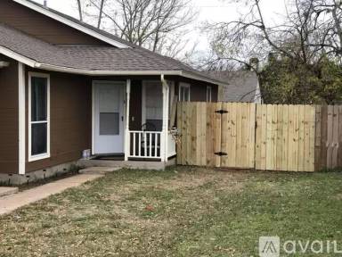 Main picture of 805 Lexington Rd