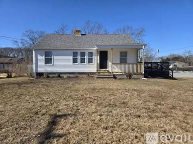 Main picture of 653 Metacom Ave