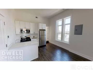 Main picture of 2362 N Clybourn Ave