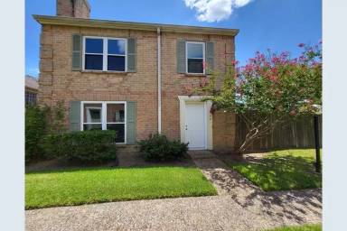 Main picture of 74 W Park West Dr