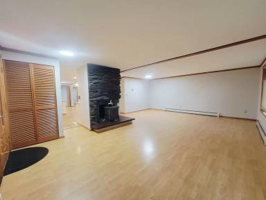 Main picture of 9217 Gee St