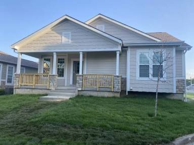 Main picture of 16163 Granada St