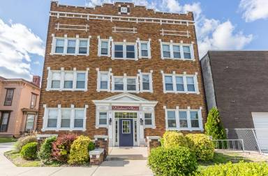Main picture of 1122 E Walnut St