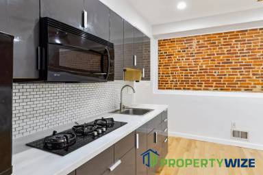 Main picture of 1527 Light St