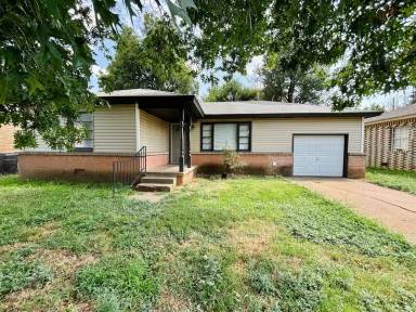 Main picture of 3800 SW 40th Pl