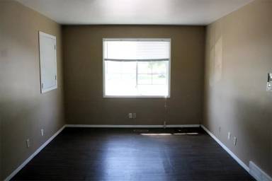 Main picture of 1324 E 5th St