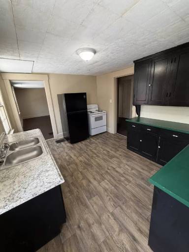 Main picture of 1003 1/2 Sunset Ave