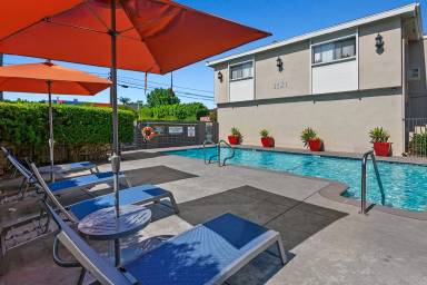 Main picture of 1121 S Atlantic Blvd