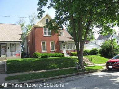 Main picture of 1131 1/2 Madison St