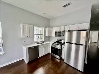 Main picture of 1512 S Robertson St