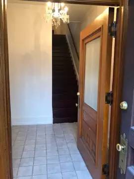 Main picture of 566 W Market St
