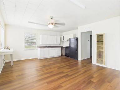 Main picture of 128 Theo St