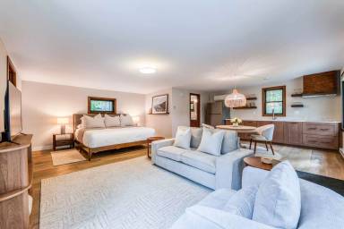Main picture of 1241 Birchmont Beach Rd NE