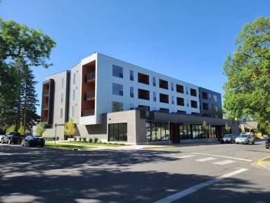 Main picture of 718 W Babcock St