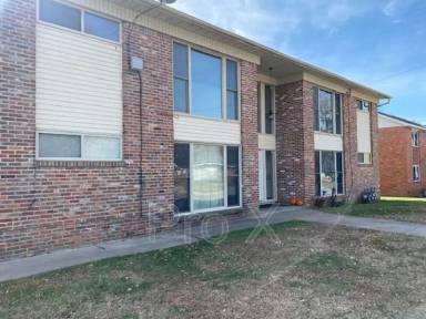 Main picture of 1600 W Broadway St