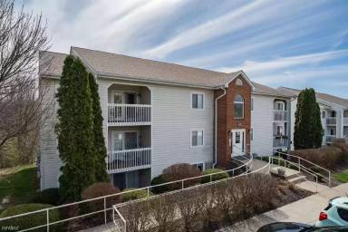 Main picture of 10112 Carnation Ct