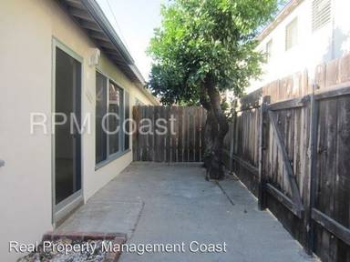 Main picture of 418 E Chapman Ave