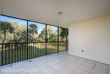 Main picture of 2090 S Tamiami Trl