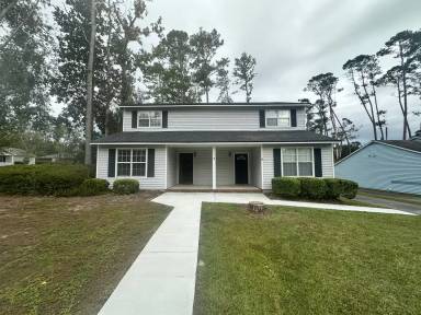 Main picture of 2 Westbrook Cir