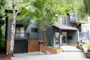 Main picture of 4318 35th Ave W