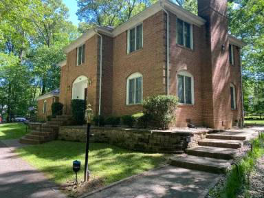 Main picture of 7700 Warfield Rd