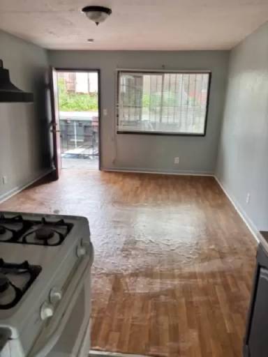 Main picture of 10010 MacArthur Blvd