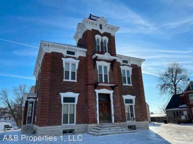 Main picture of 1118 State St