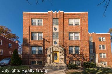 Main picture of 305 Whittier St NW