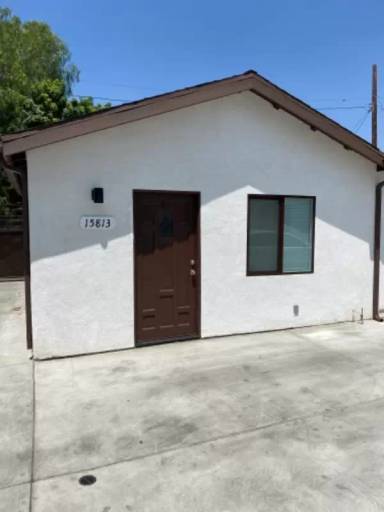 Main picture of 15813 Chatsworth St