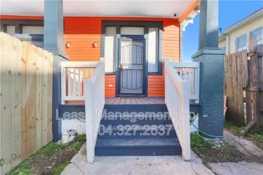Main picture of 1909 Port St