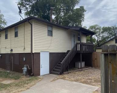 Main picture of 1032 1/2 W McCormick Ave