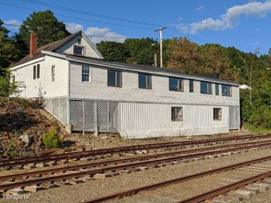 Main picture of 122 Main St