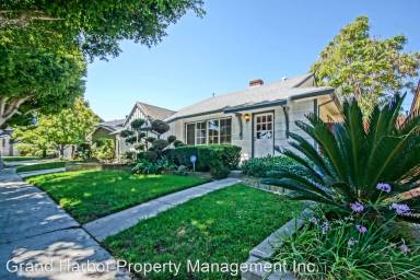 Main picture of 11121 Garfield Ave