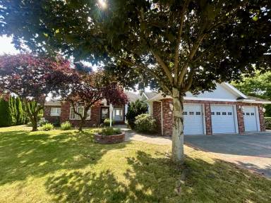 Main picture of 560 E Maberry Dr