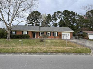 Main picture of 215 Greenbriar Dr