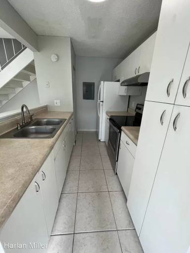 Main picture of 200 E Tiffany Dr