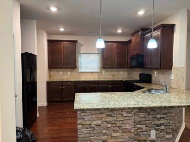Main picture of 333 Emporia Loop