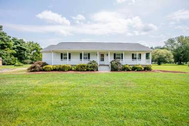 Main picture of 15617 Mockingbird Ln