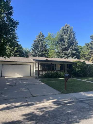 Main picture of 1705 W Lake St