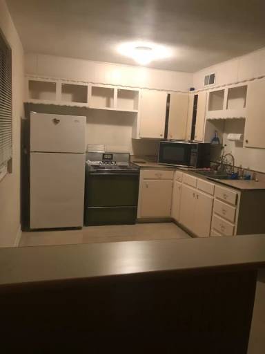 Main picture of 1123 W Truman Rd