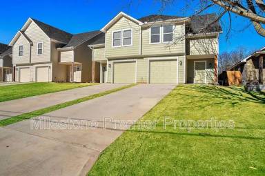 Main picture of 2739 W Washington St