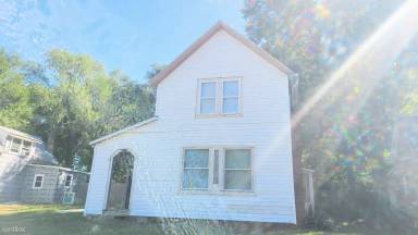 Main picture of 903 S Delaware St