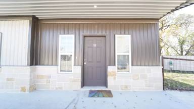 Main picture of 215 Price Ln